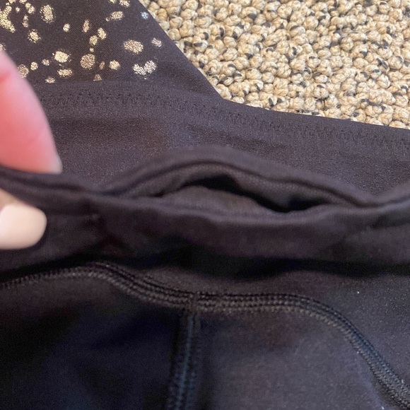 Spanx Capris Black w/ Gold Flecks Leggings Size Medium in EUC - Picture 7 of 8